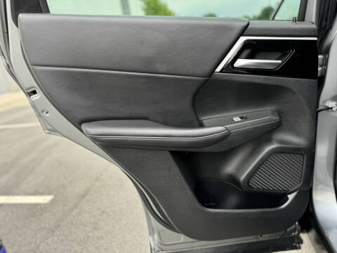 2023 Mitsubishi Outlander SE