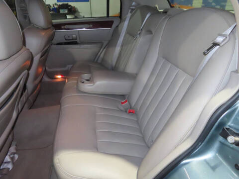 2003 Lincoln Town Car Signature