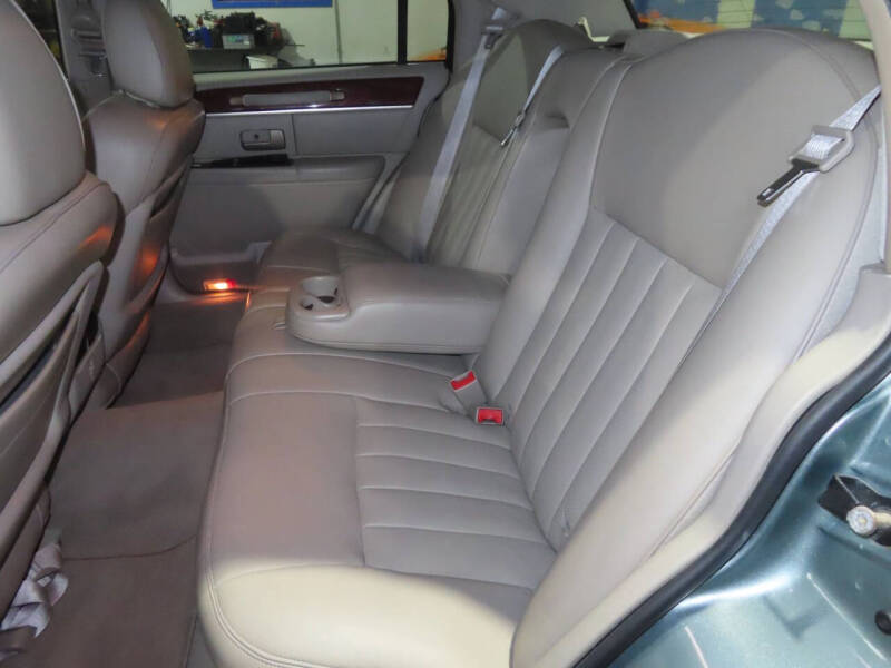2003 Lincoln Town Car Signature