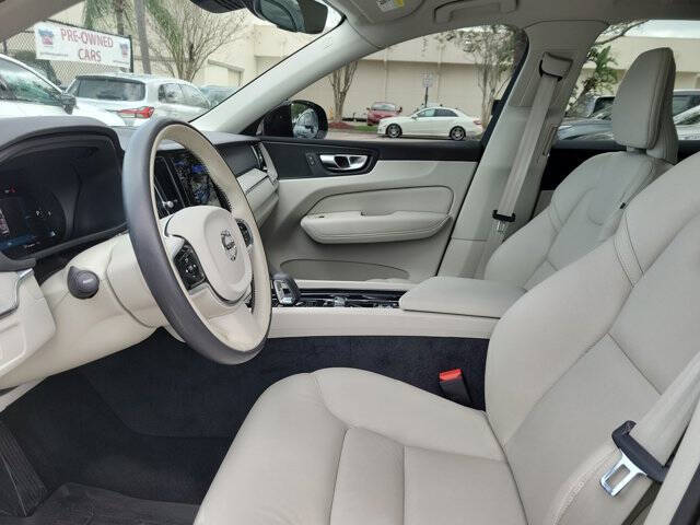 2023 Volvo XC60 B5 Plus Dark Theme