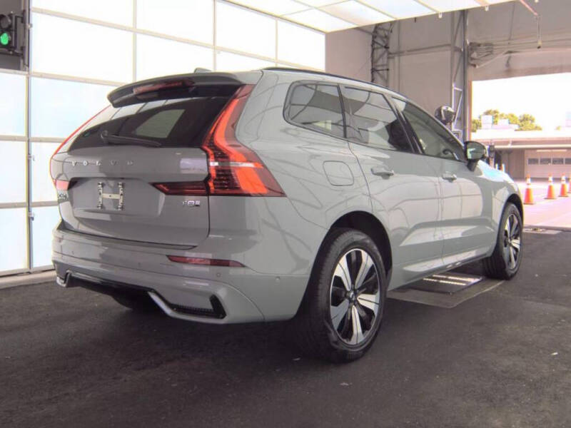 2025 Volvo XC60 T8 Plus Dark Theme