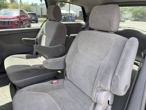 2006 Toyota Sienna XLE 7 Passenger