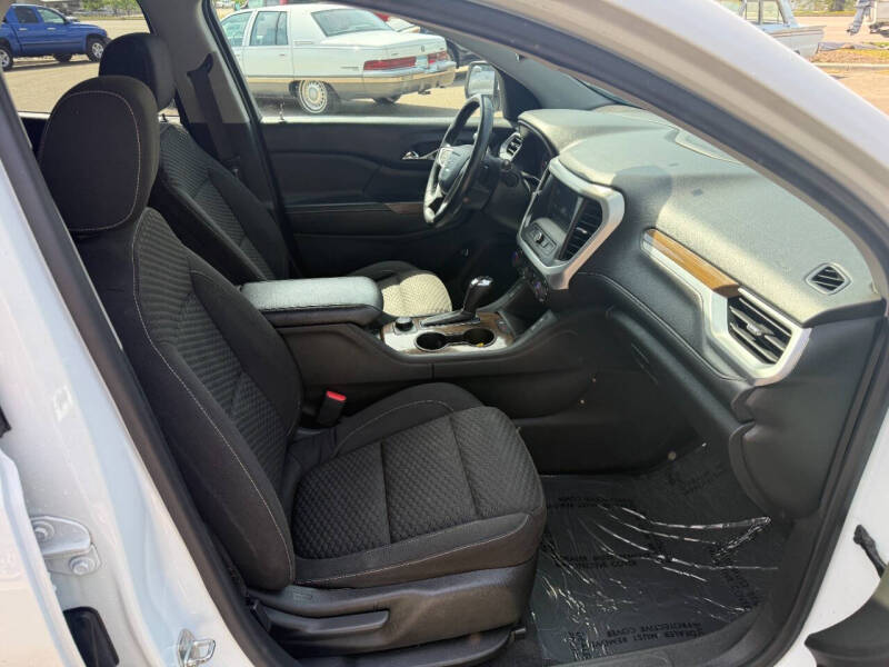 2017 GMC Acadia SLE-2