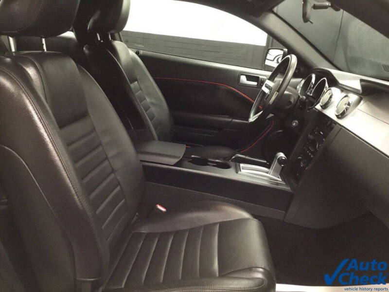 2005 Ford Mustang GT Deluxe
