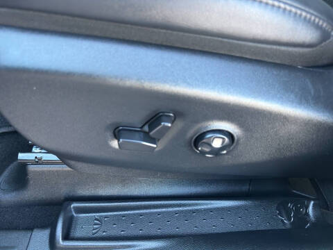 2025 Chrysler Voyager LX