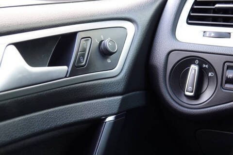 2016 Volkswagen Golf TSI S