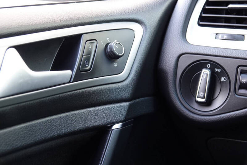 2016 Volkswagen Golf TSI S