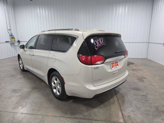 2017 Chrysler Pacifica Touring-L Plus