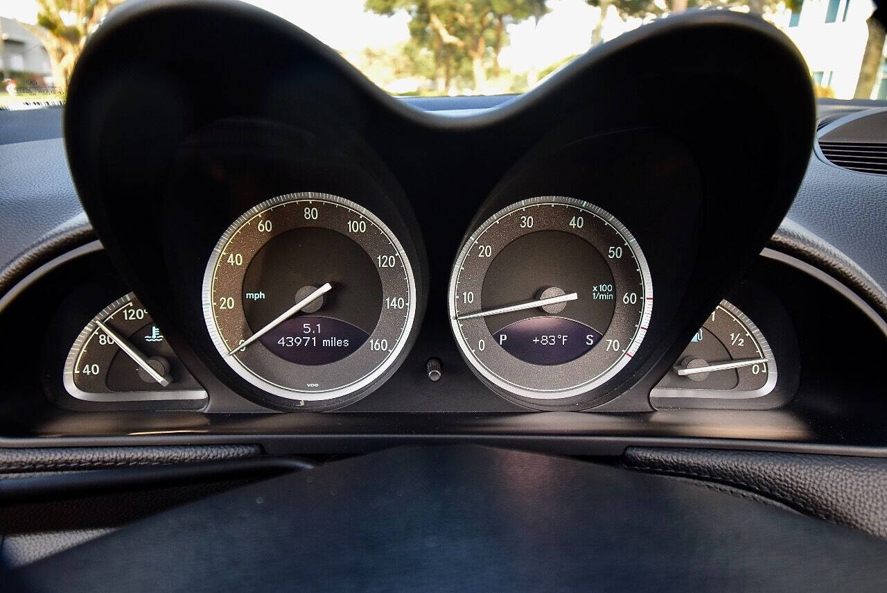 2005 Mercedes-Benz SL-Class 10