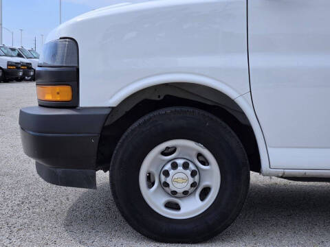2025 Chevrolet Express LS 3500