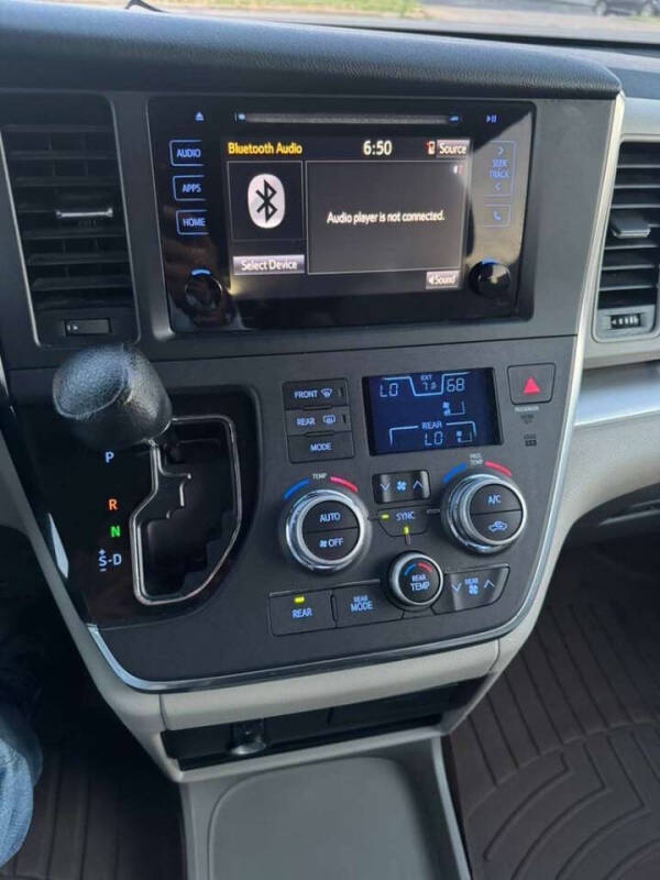 2015 Toyota Sienna LE 8-Passenger