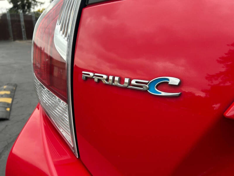 2016 Toyota Prius c Persona Special Edition