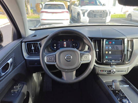 2025 Volvo XC60 B5 Core Dark Theme