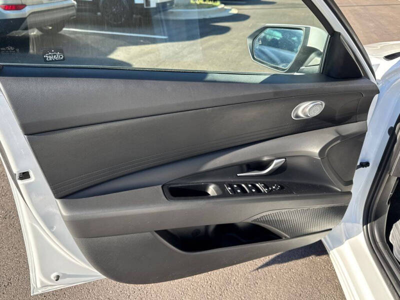 2026 Hyundai Elantra SE