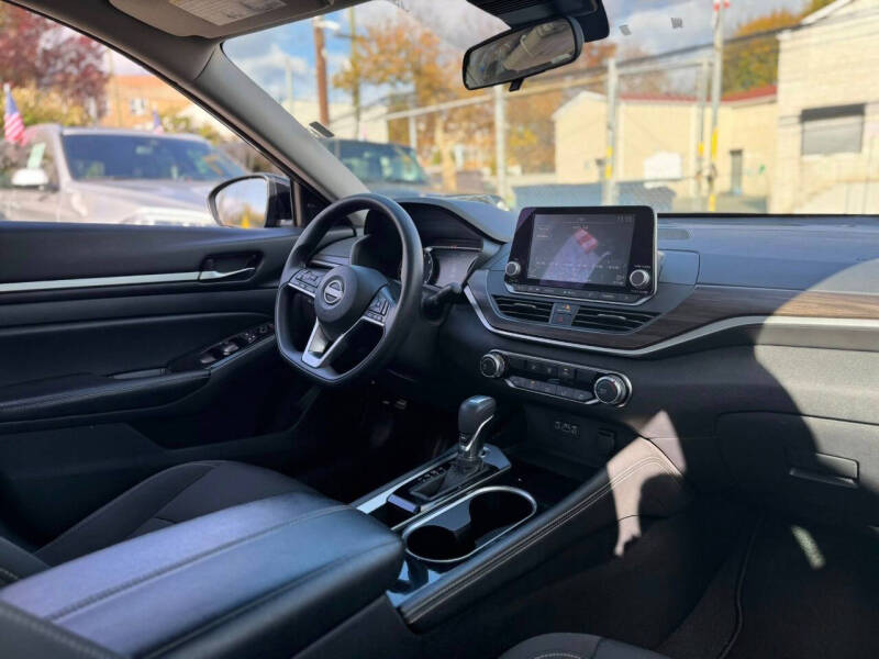 2023 Nissan Altima 2.5 SV