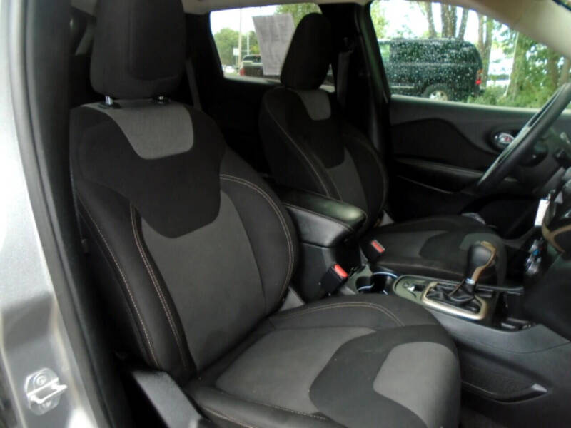 2016 Jeep Cherokee Sport