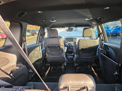 2025 Chrysler Pacifica Select