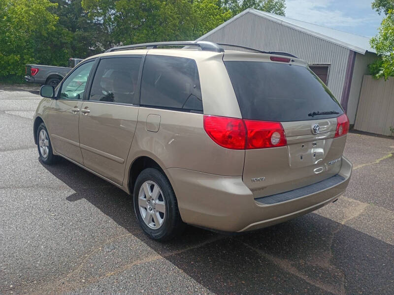 2010 Toyota Sienna LE 7-Passenger