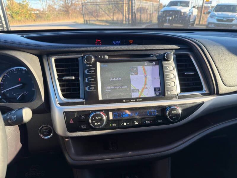 2019 Toyota Highlander SE