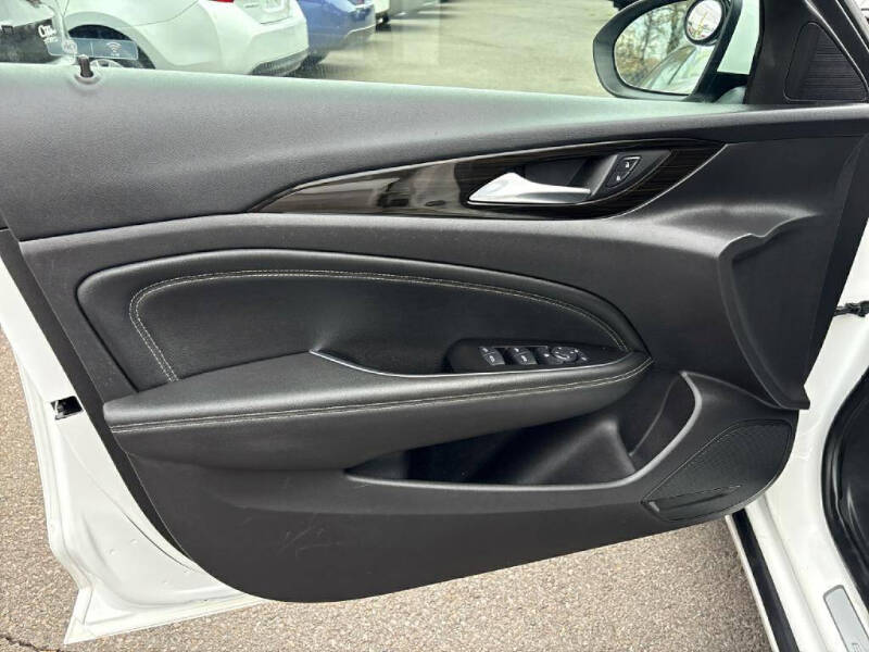 2018 Buick Regal Sportback Essence