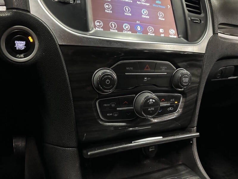 2018 Chrysler 300 Touring