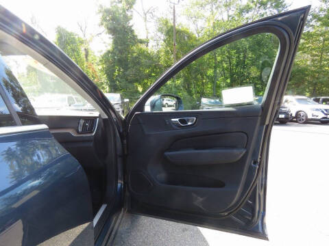 2022 Volvo XC60 B5 Momentum