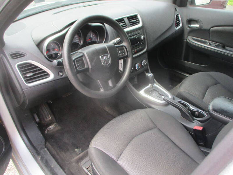 2012 Dodge Avenger SE