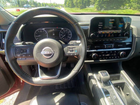 2023 Nissan Pathfinder SL