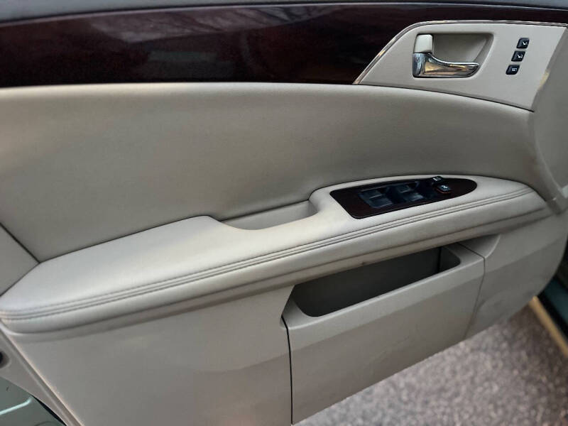 2010 Toyota Avalon XLS