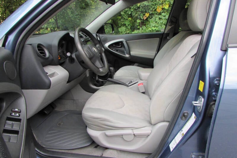 2010 Toyota RAV4 Base photo 13