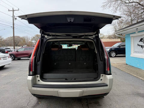 2016 Cadillac Escalade Luxury Collection