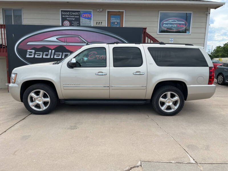 2013 Chevrolet Suburban LTZ photo 2