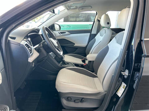 2025 Volkswagen Taos SE