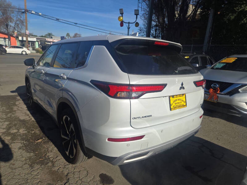 2022 Mitsubishi Outlander SE