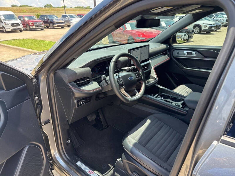 2025 Ford Explorer ST-Line