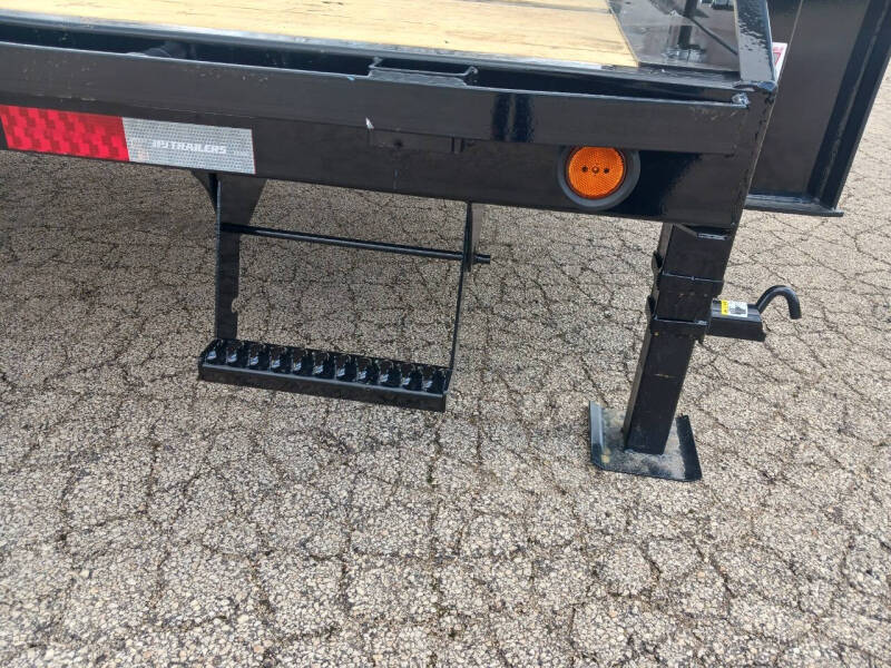2026 PJ Trailers LD 32' Gooseneck