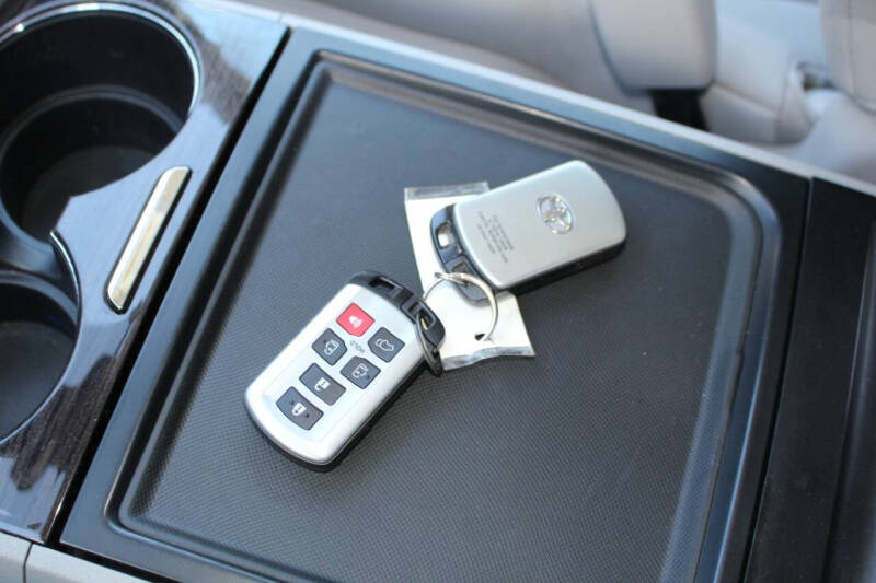 2020 Toyota Sienna XLE 8-Passenger