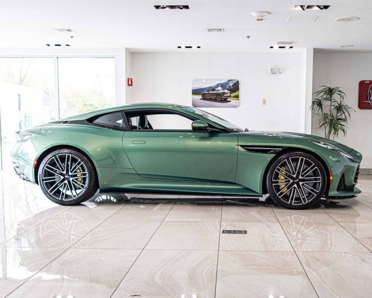 2025 Aston Martin DB12 V8