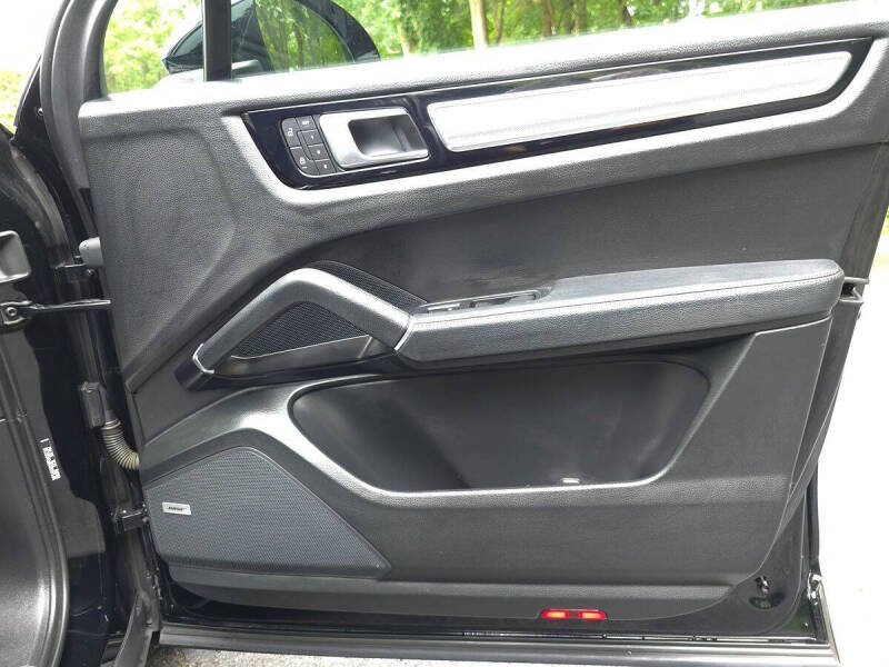 2023 Porsche Cayenne Platinum Edition