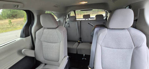 2022 Toyota Sienna LE 8-Passenger