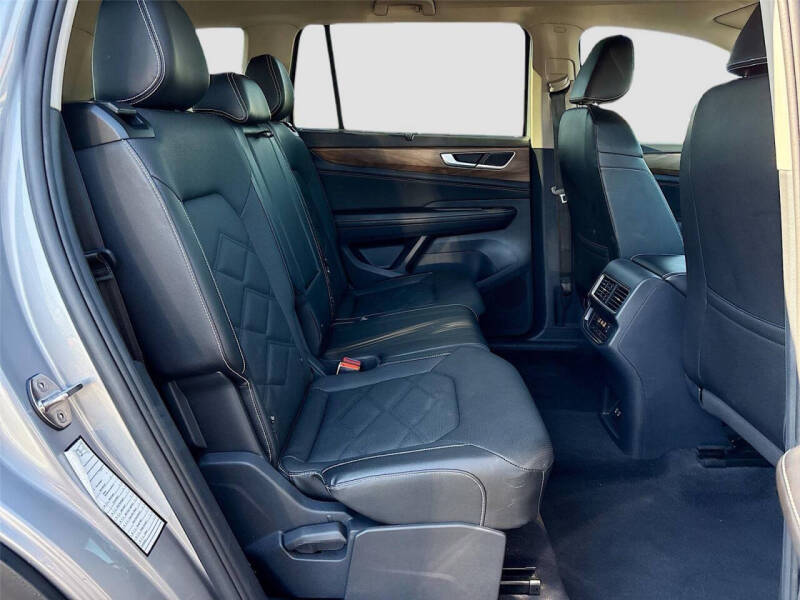 2025 Volkswagen Atlas SE