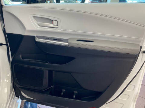2025 Toyota Sienna LE 8-Passenger