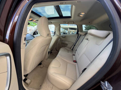 2016 Volvo XC60 T5 Drive-E Platinum