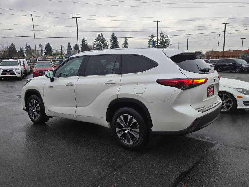 2021 Toyota Highlander Hybrid XLE