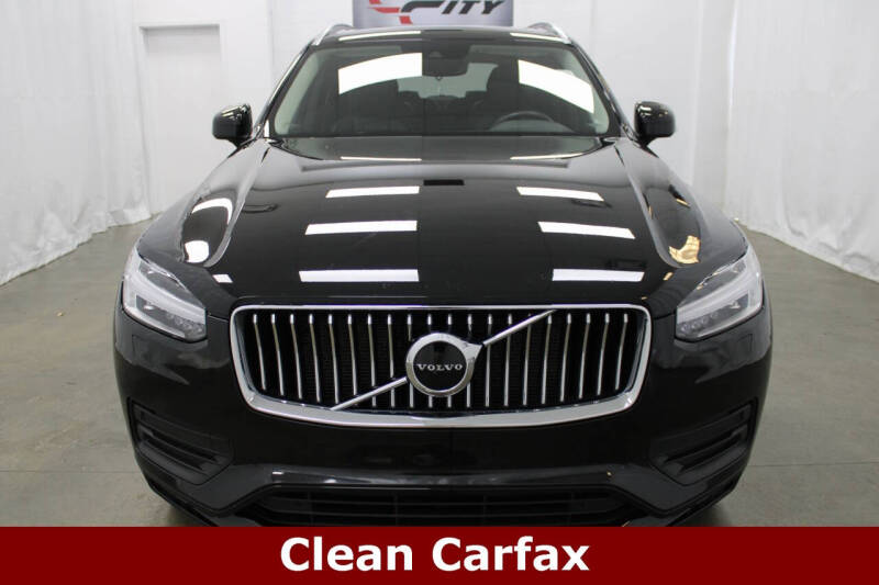 2022 Volvo XC90 T6 Momentum 6-Passenger