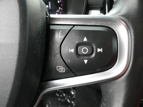 2019 Volvo XC40 T5 Momentum