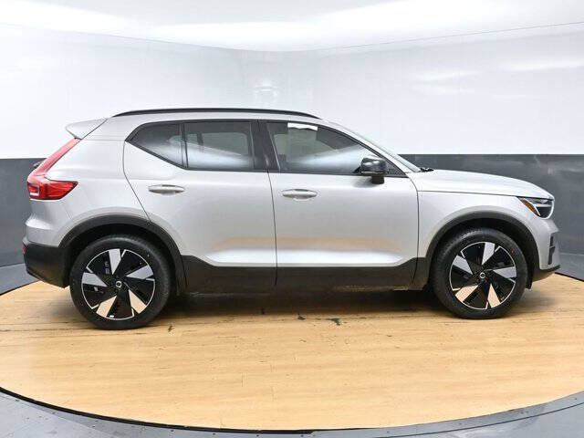 2025 Volvo EX40 Twin Core