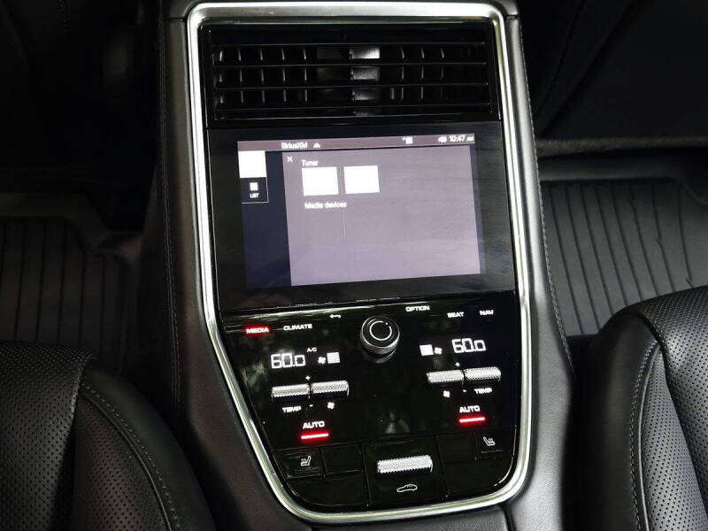 2023 Porsche Panamera 4 Platinum Edition