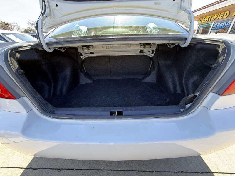 2005 Toyota Corolla LE