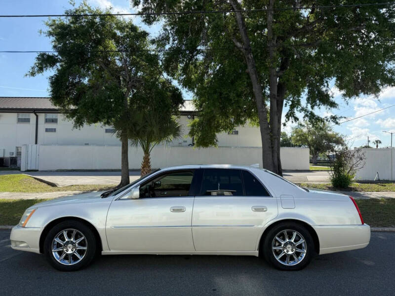 2011 Cadillac DTS Luxury Collection